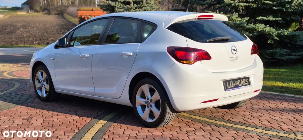 Opel Astra 1.4 ecoFLEX Cosmo - 29