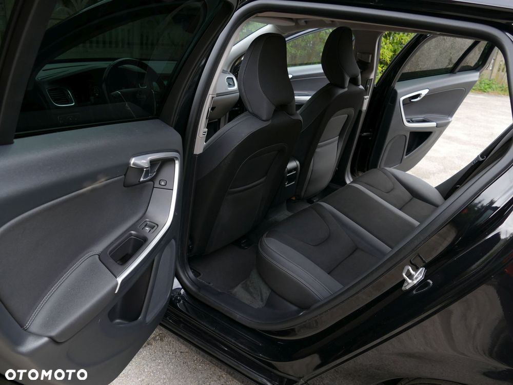 Volvo V60 D3 Momentum - 25