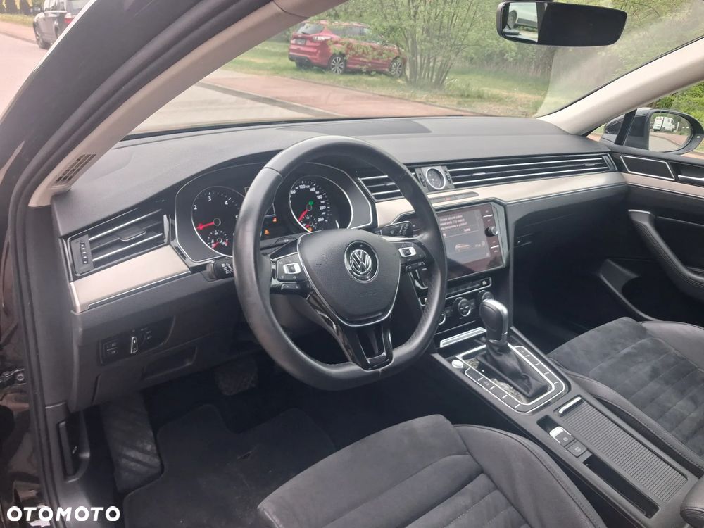 Volkswagen Passat - 4