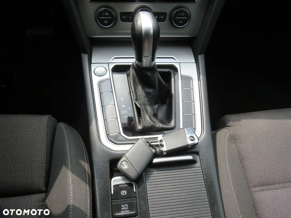 Volkswagen Passat 1.6 TDI (BlueMotion Technology) DSG Trendline - 24