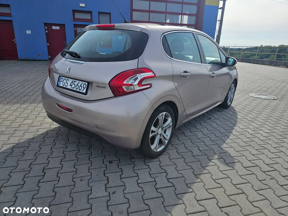 Peugeot 208 - 4