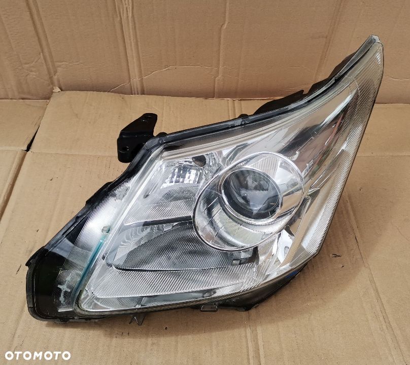 Reflektor lewy Lampa lewa Toyota Avensis T27 2008-
