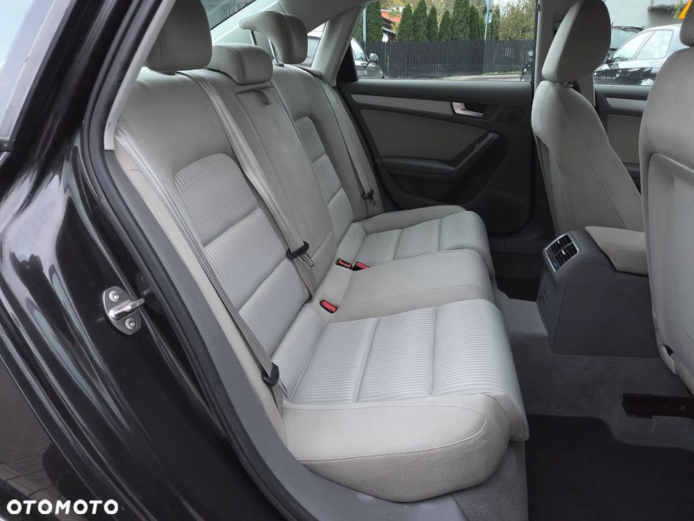 Audi A4 Limousine - 8