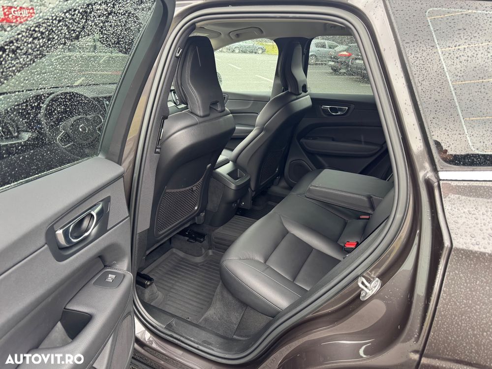 Volvo XC 60 B4 MHEV AT FWD Core - 29
