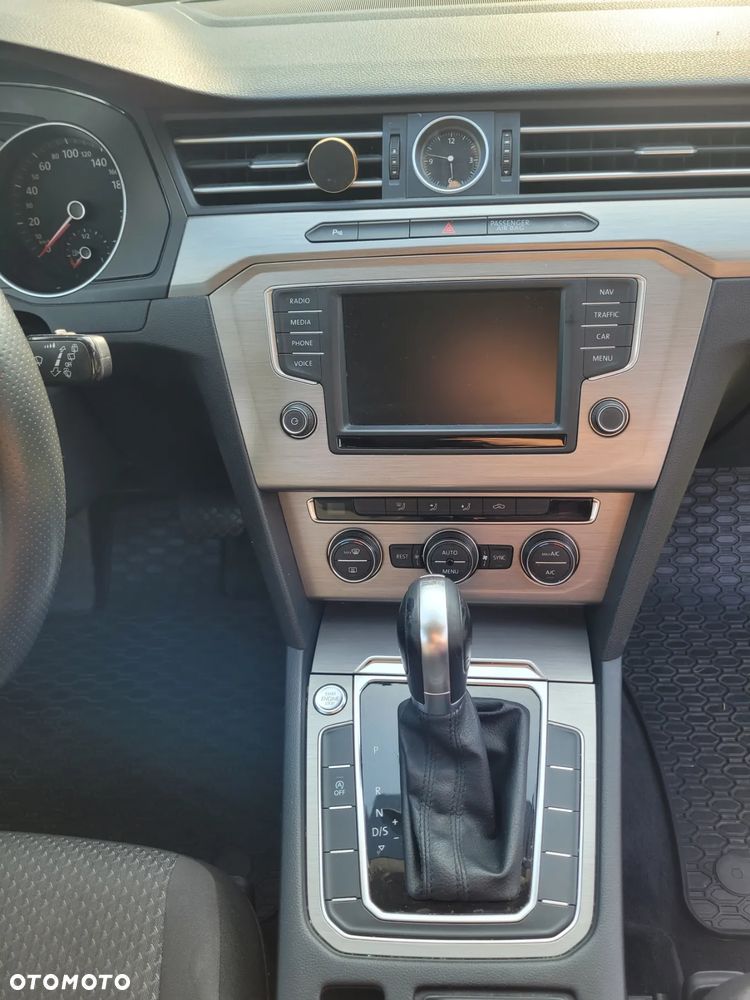 Volkswagen Passat - 10