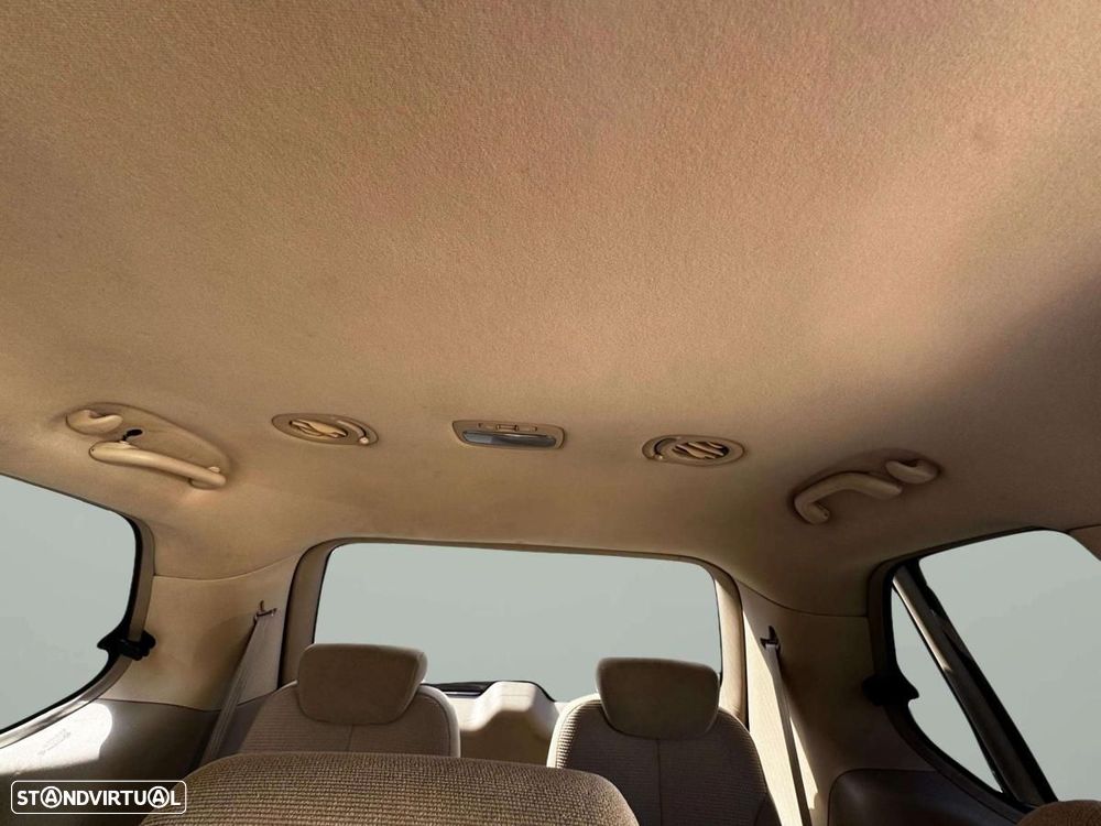 Kia Carnival 2.9 CRDi VGT LX - 11