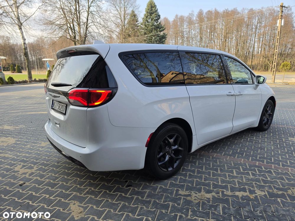 Chrysler Pacifica - 8