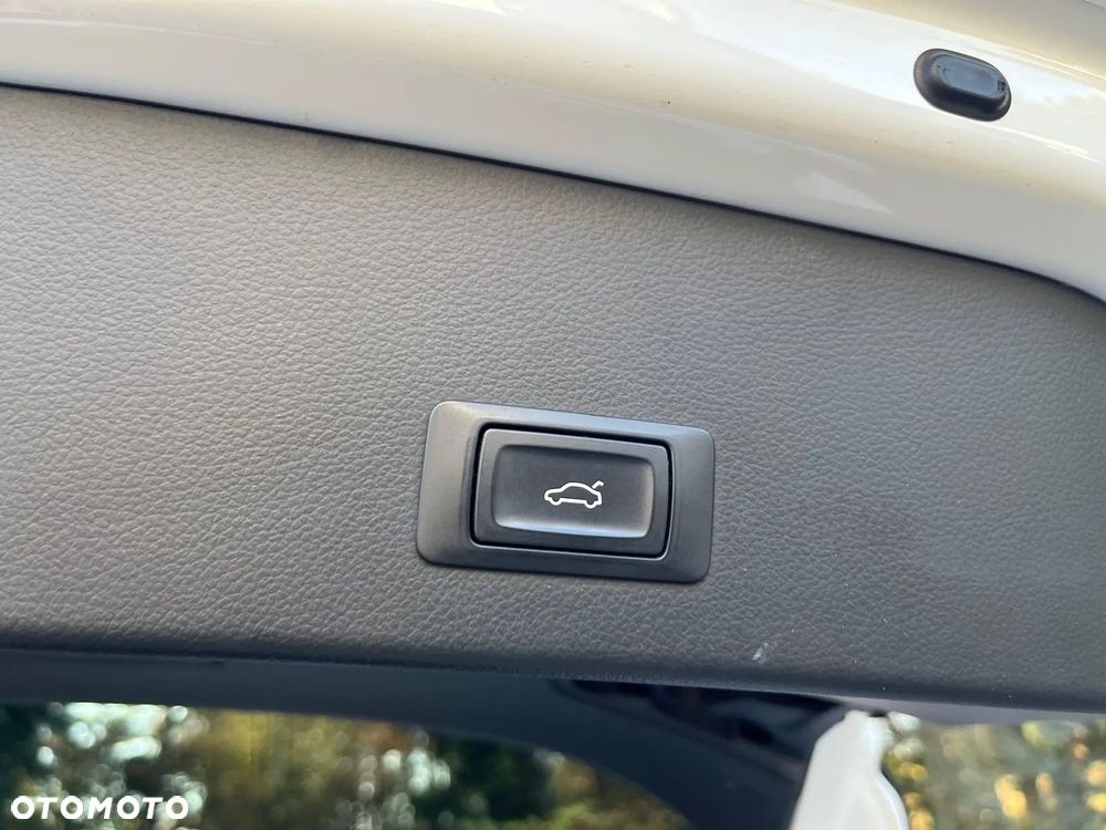 Audi A6 Avant 2.0 TDI Ultra DPF S tronic - 36