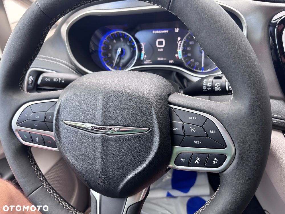 Chrysler Pacifica - 30