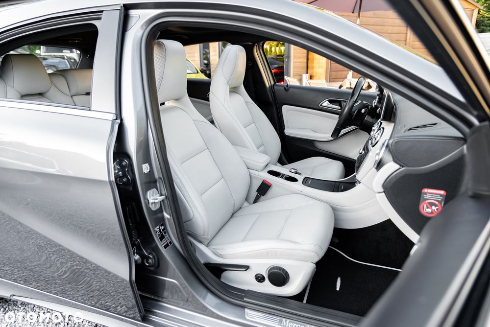 Mercedes-Benz Klasa A 250 4Matic 7G-DCT AMG Line - 25