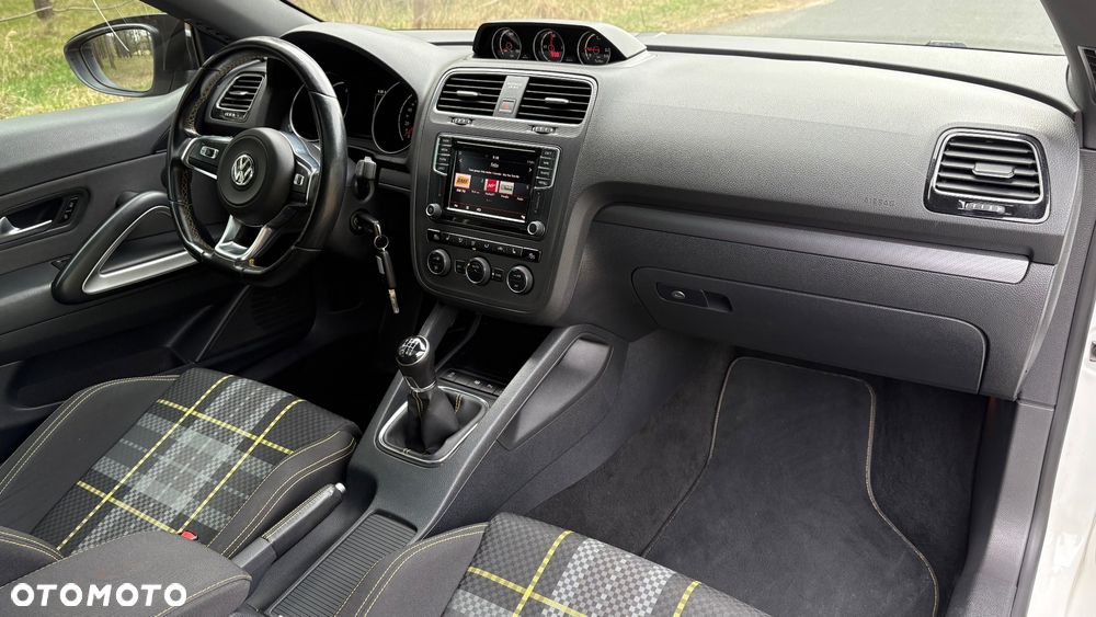 Volkswagen Scirocco 2.0 TDI Blue Motion Technologie Club - 25