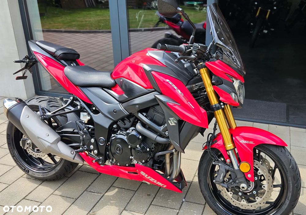 Suzuki GSX - 27
