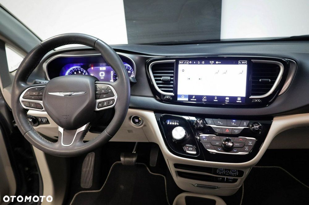 Chrysler Pacifica - 26