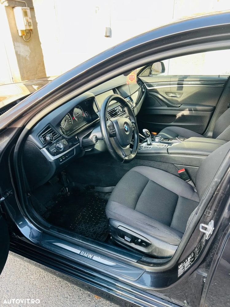 BMW Seria 5 525d xDrive AT - 2