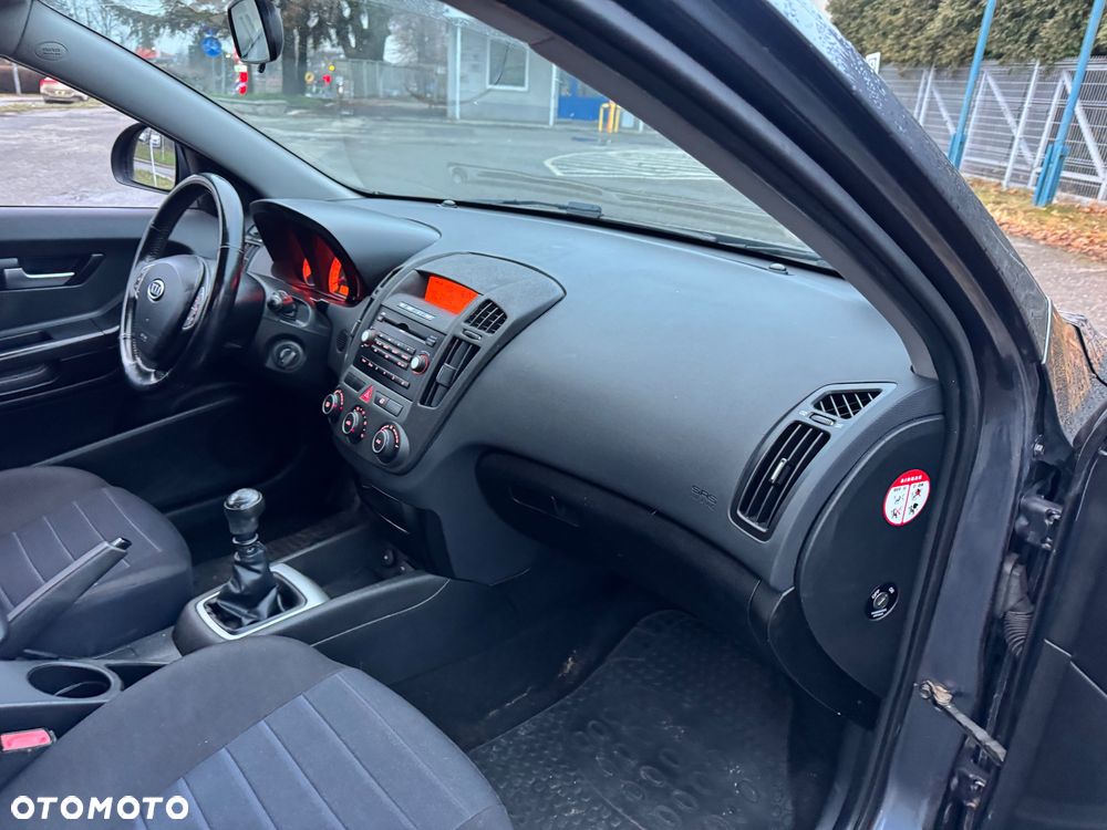 Kia ProCeed 1.4 CVVT Dream-Team Edition - 17