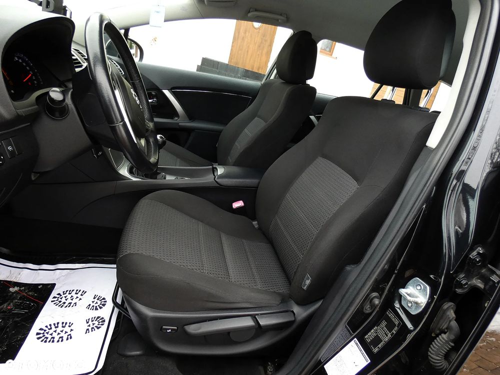 Toyota Avensis 1.8 Premium - 24