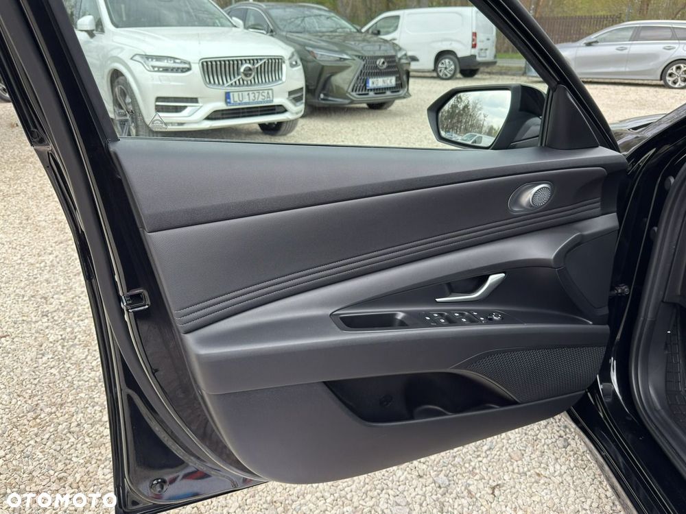 Hyundai Elantra - 12