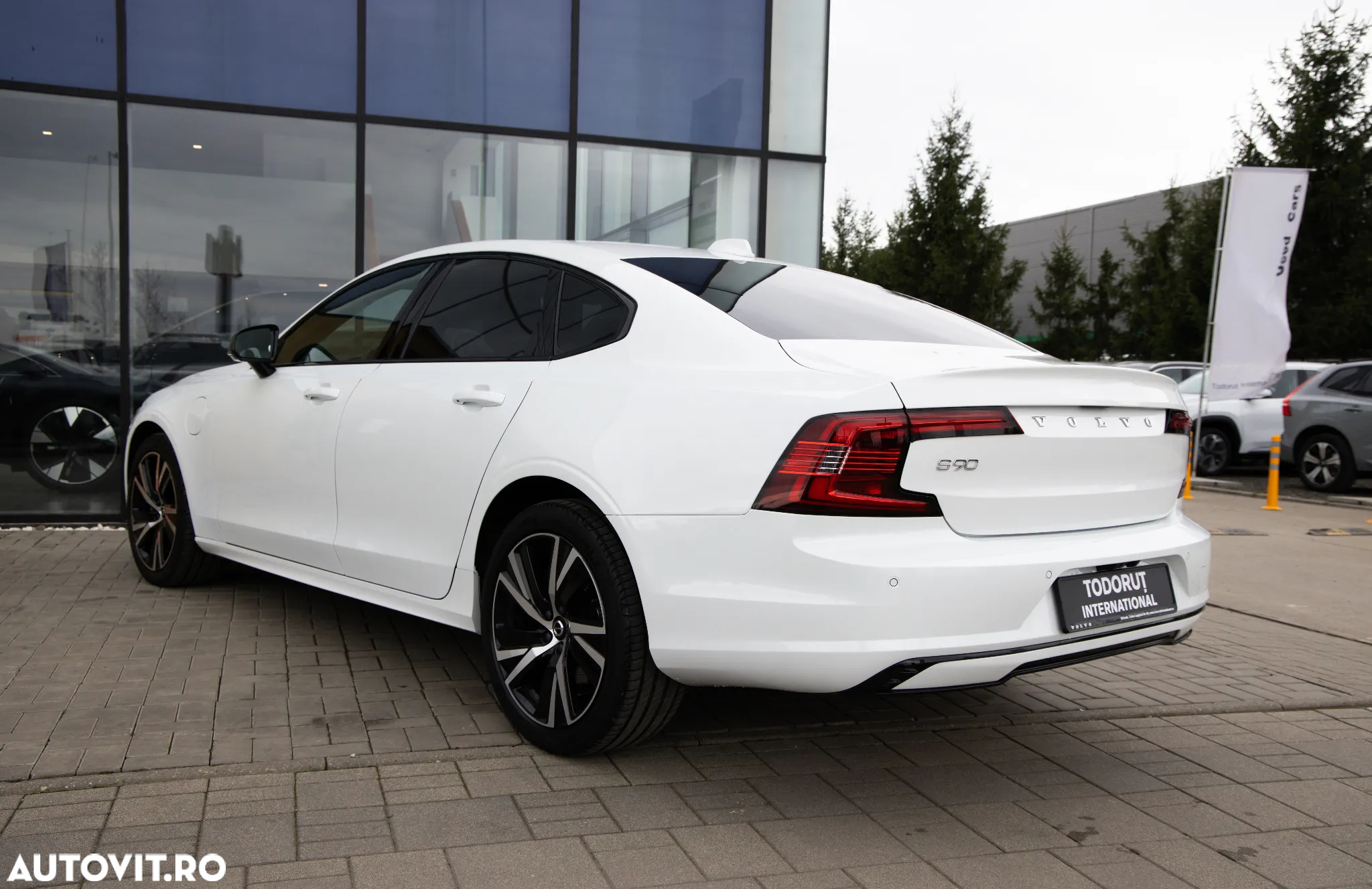 Volvo S90 T8 Twin Engine AWD Geartronic R Design - 4