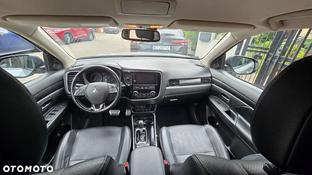 Mitsubishi Outlander - 10
