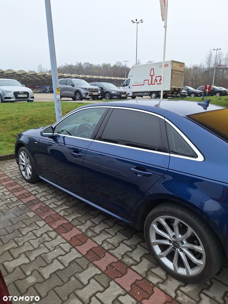 Audi A4 Limousine - 11