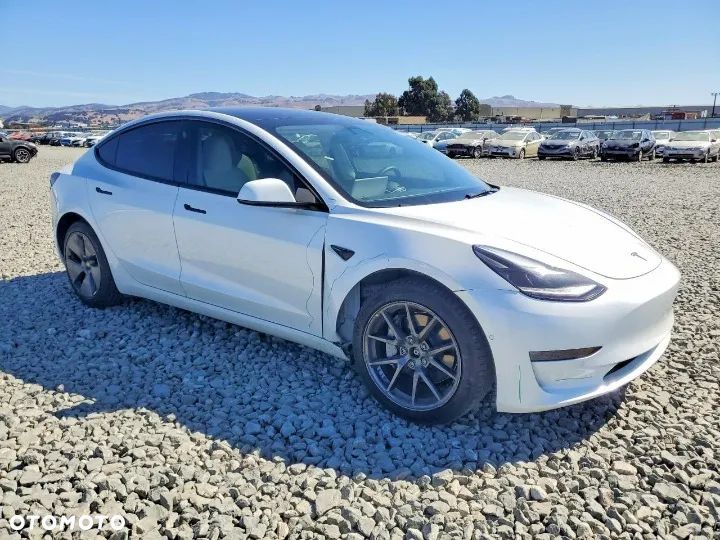 Tesla Model 3 Long Range AWD - 4