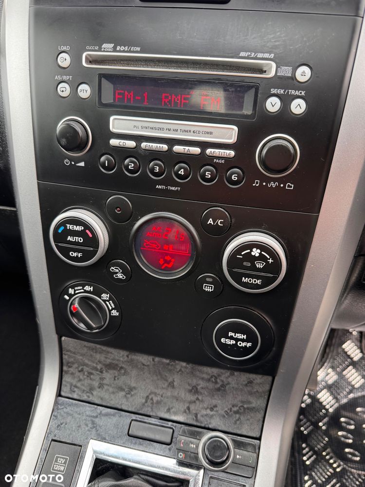 Suzuki Grand Vitara 1.9 DDiS Comfort + DPF Family - 19