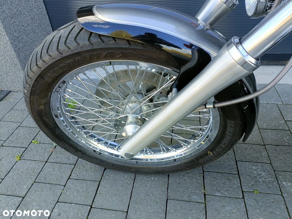 Suzuki Intruder - 12