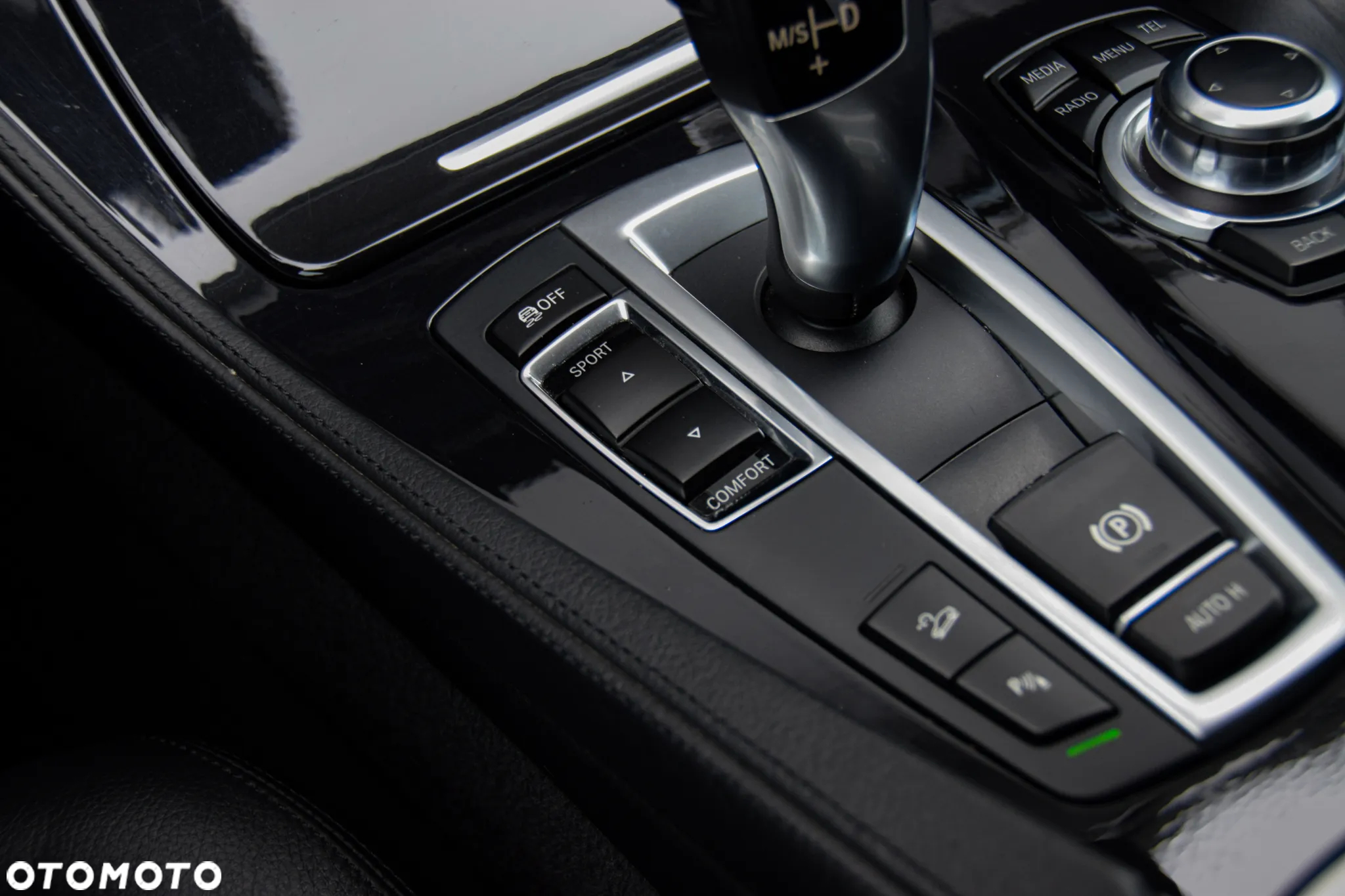 BMW Seria 5 520d xDrive - 23