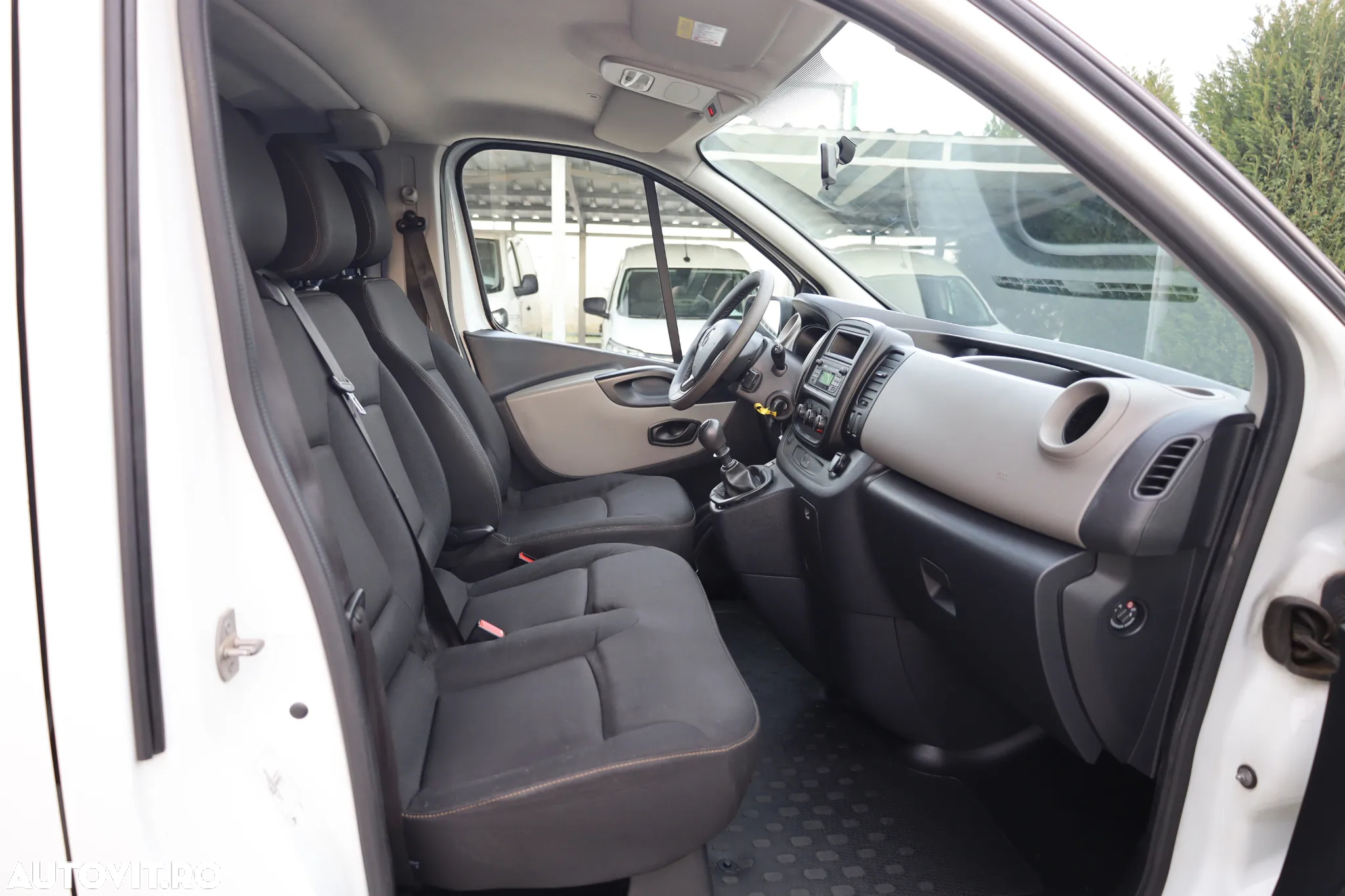 Renault Trafic Combi L2H1 1.6 dCi TT 125 7+1 Expression - 12