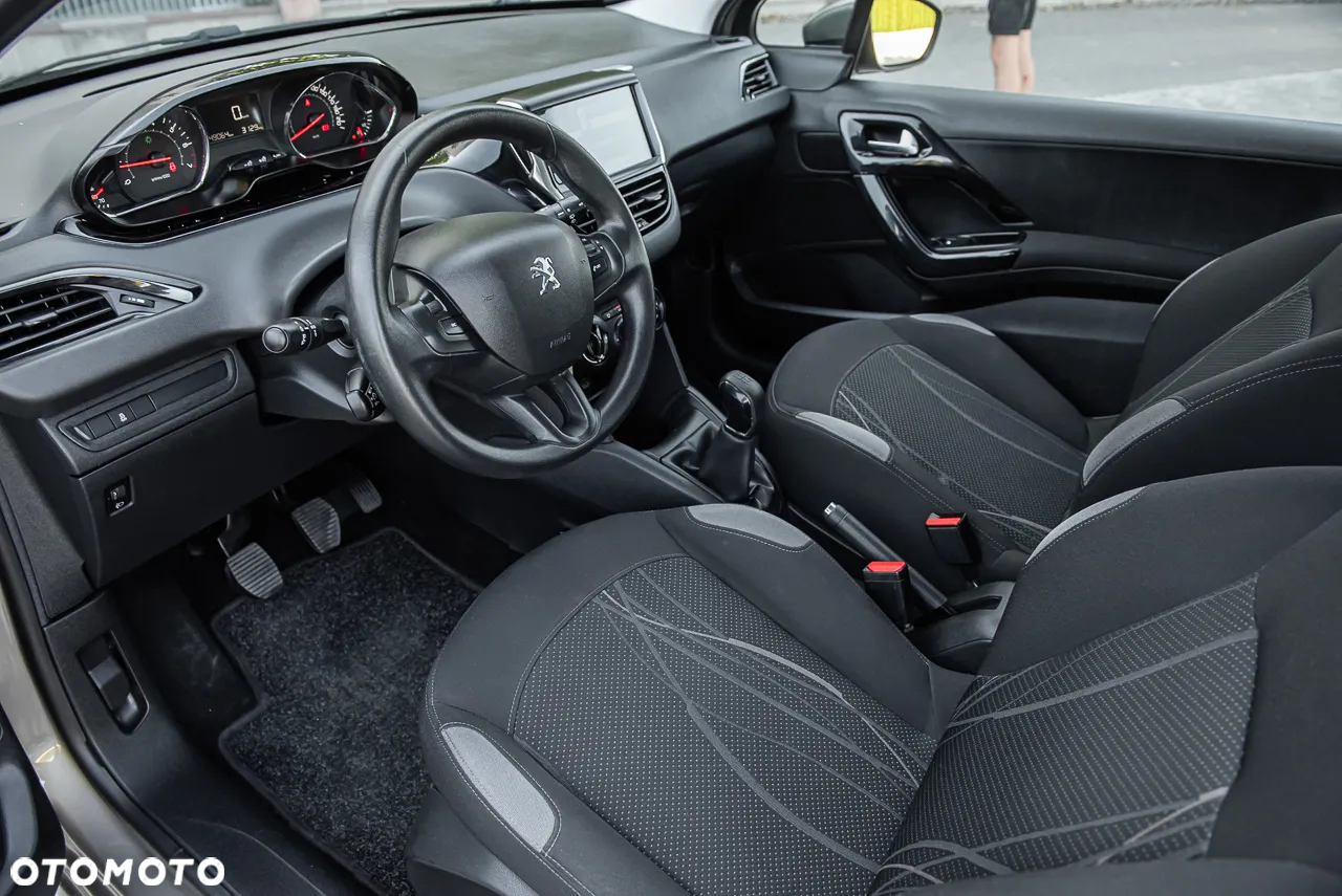 Peugeot 208 - 15