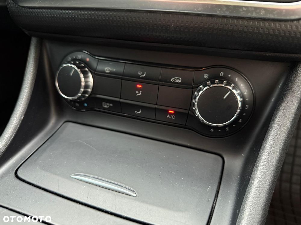 Mercedes-Benz Klasa A 180 7G-DCT AMG Line - 18