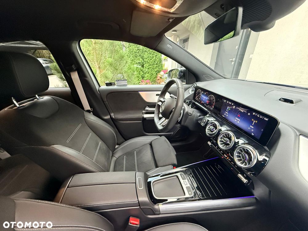 Mercedes-Benz GLA - 31