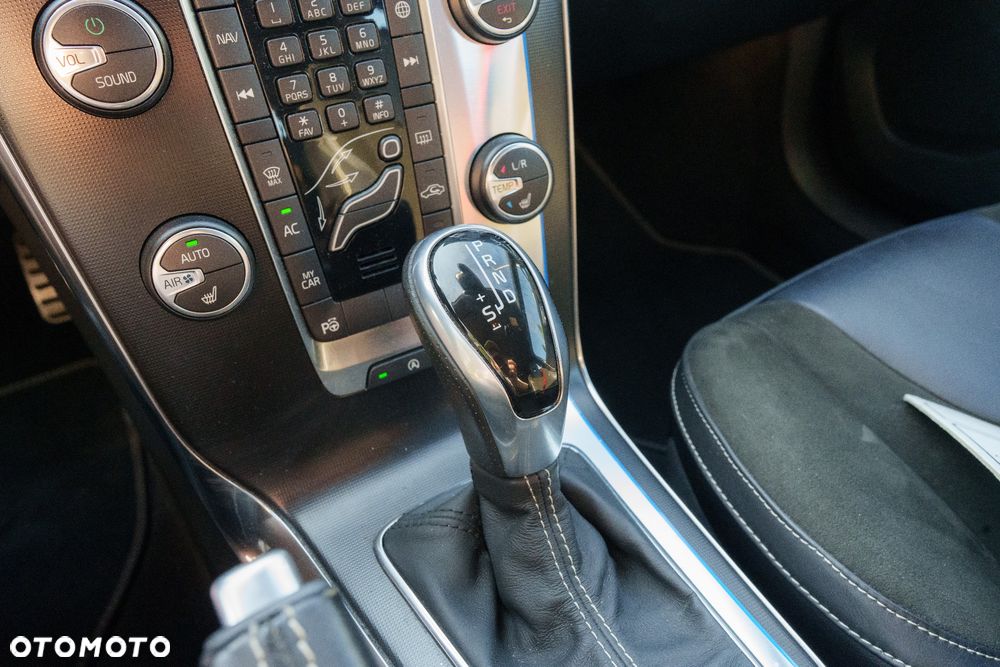 Volvo V40 T5 Geartronic RDesign - 16
