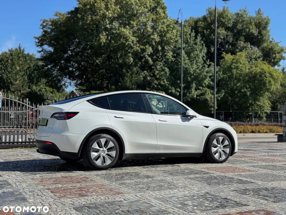 Tesla Model Y - 6