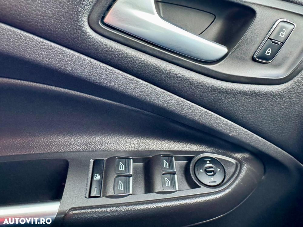 Ford Kuga 2.0 TDCi 2x4 Titanium - 20