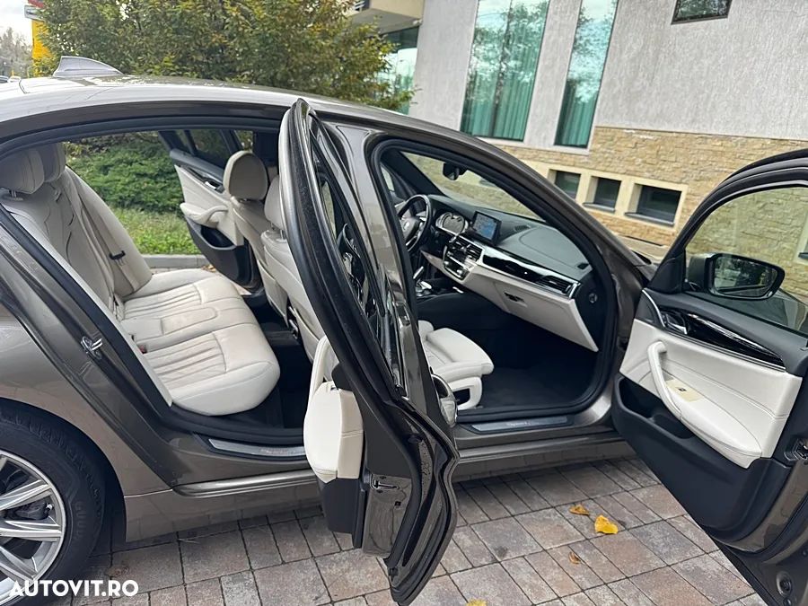 BMW Seria 5 520d Aut. Sport Line - 34