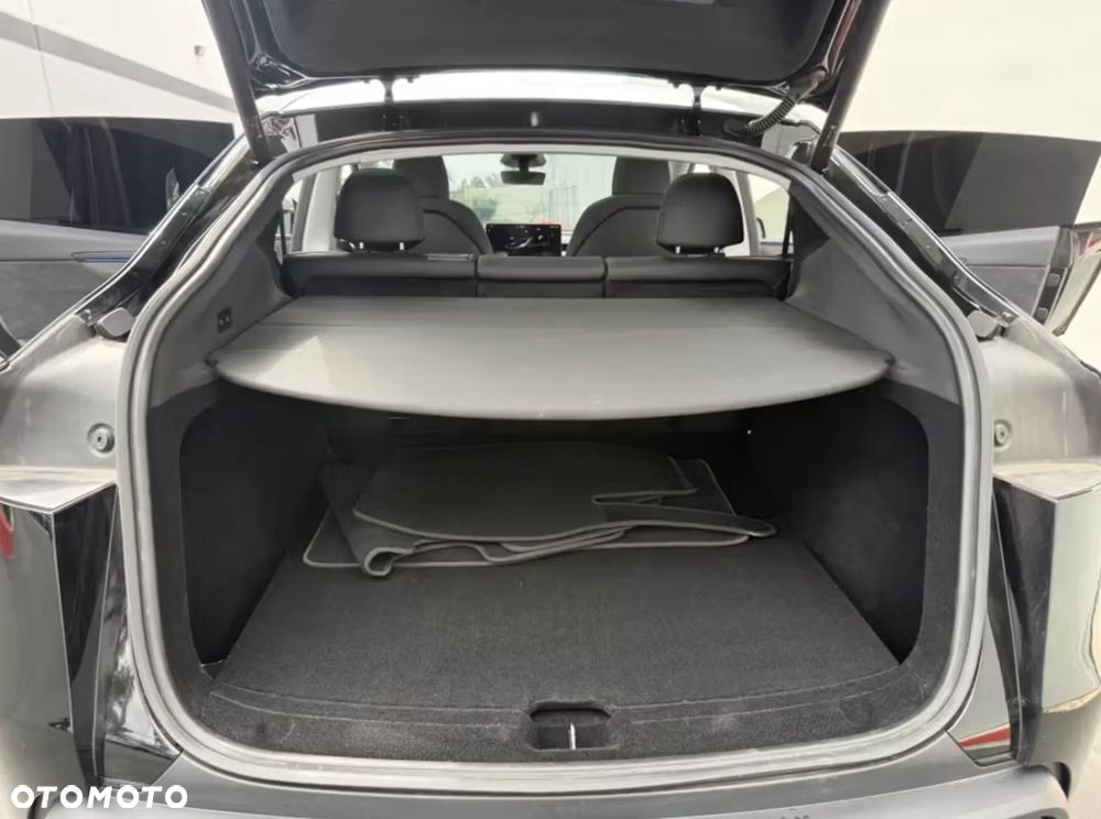 Tesla Model Y - 17