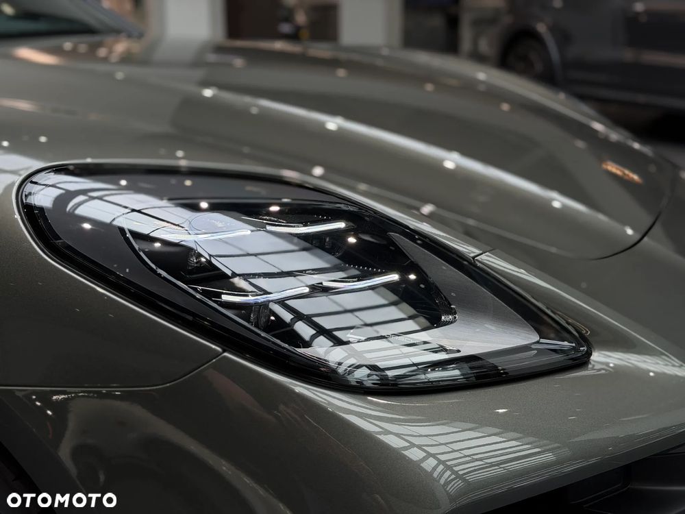 Porsche Panamera 4 E-Hybrid PHEV - 13