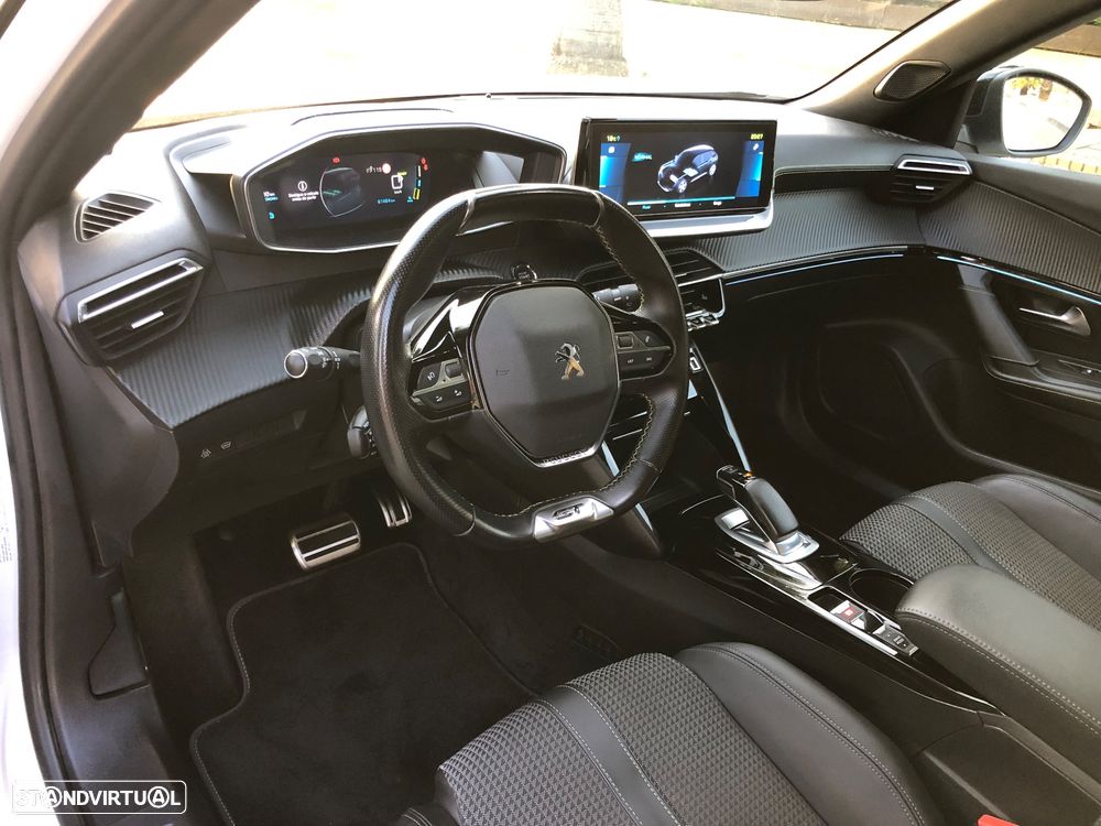 Peugeot e-2008 50 kWh GT - 32