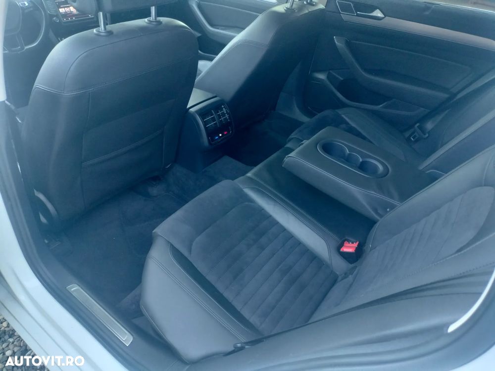 Volkswagen Passat 2.0 TDI DSG Highline - 23