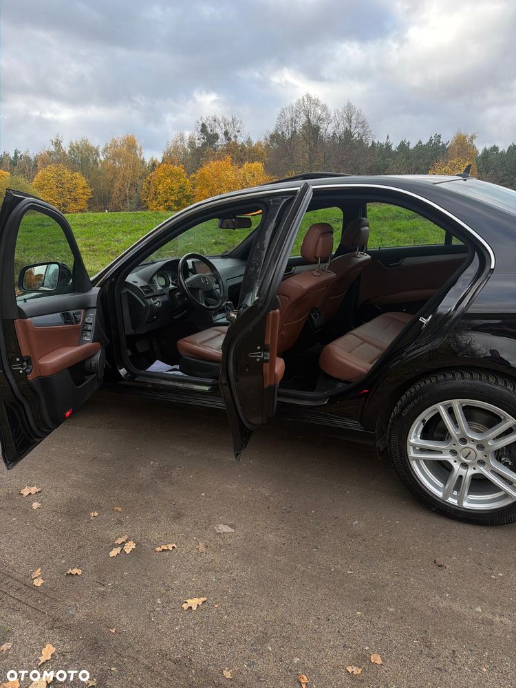 Mercedes-Benz C-Class 2007 photo 2