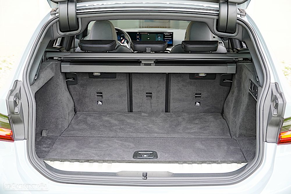 BMW 330 e Pack Desportivo M Auto - 16