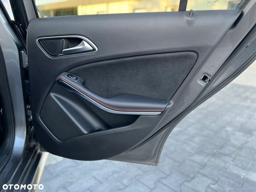 Mercedes-Benz Klasa A 250 4Matic 7G-DCT AMG Line - 26