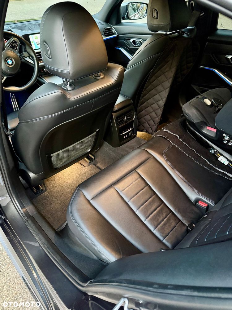 BMW Seria 3 318d M Sport Shadow - 17