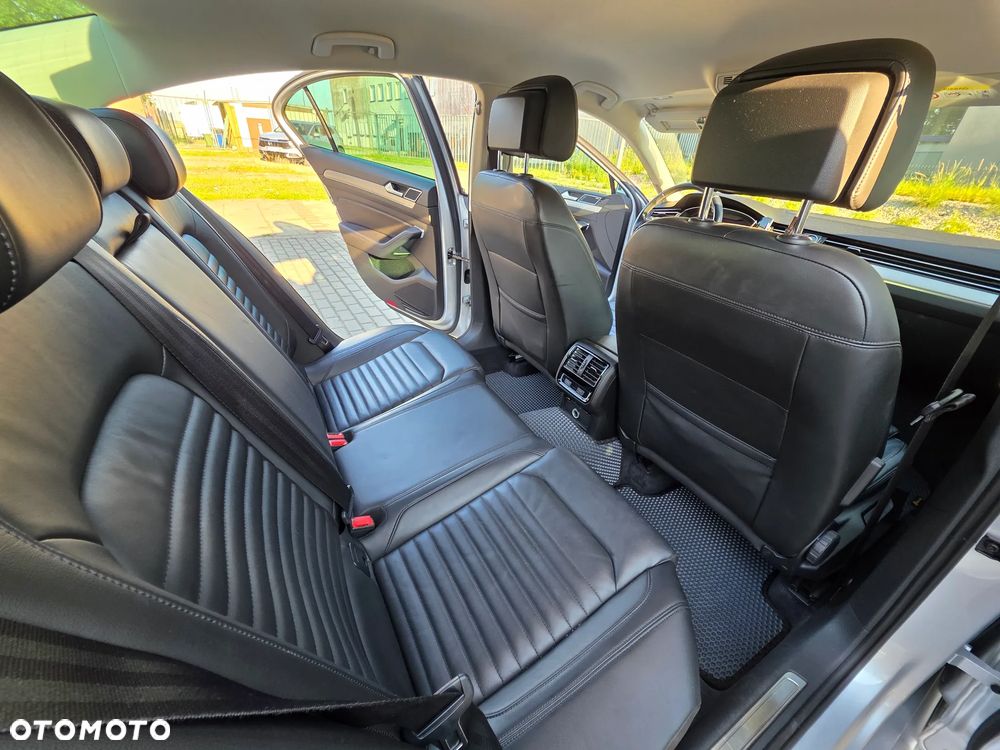 Volkswagen Passat 2.0 TSI 4Mot Highline DSG - 8