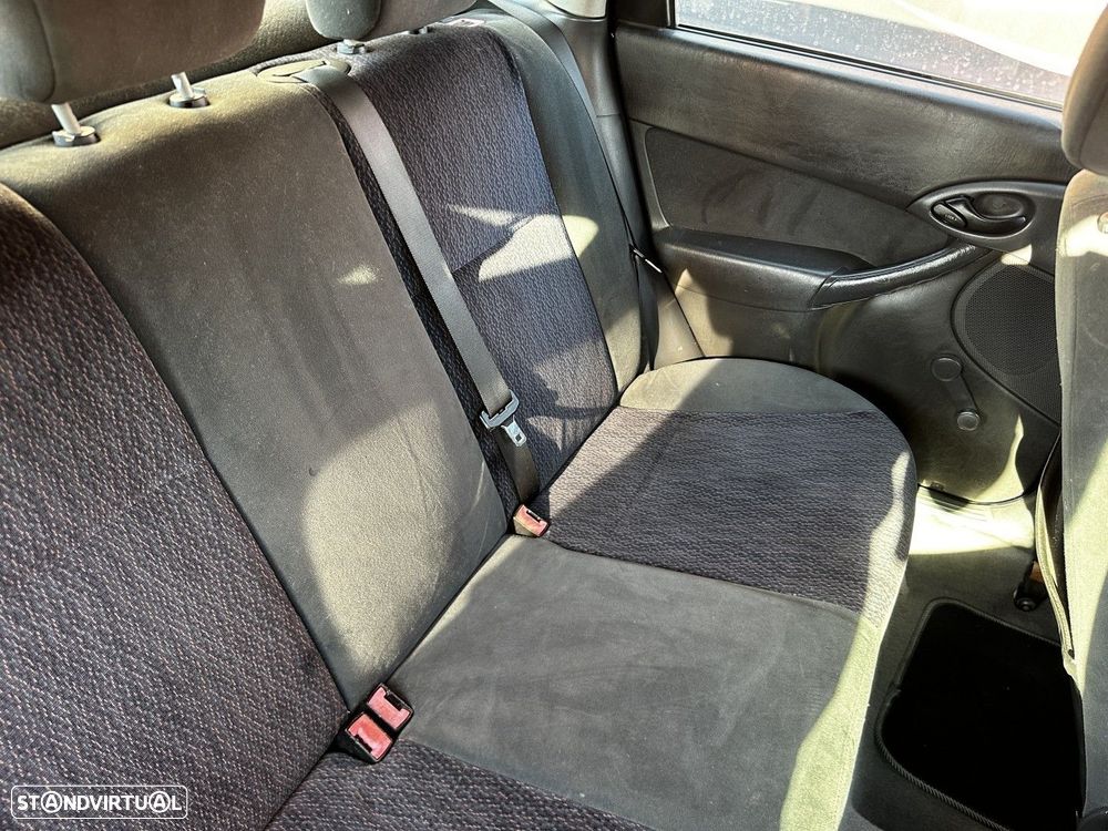 Ford Focus 1.6 Ghia - 12