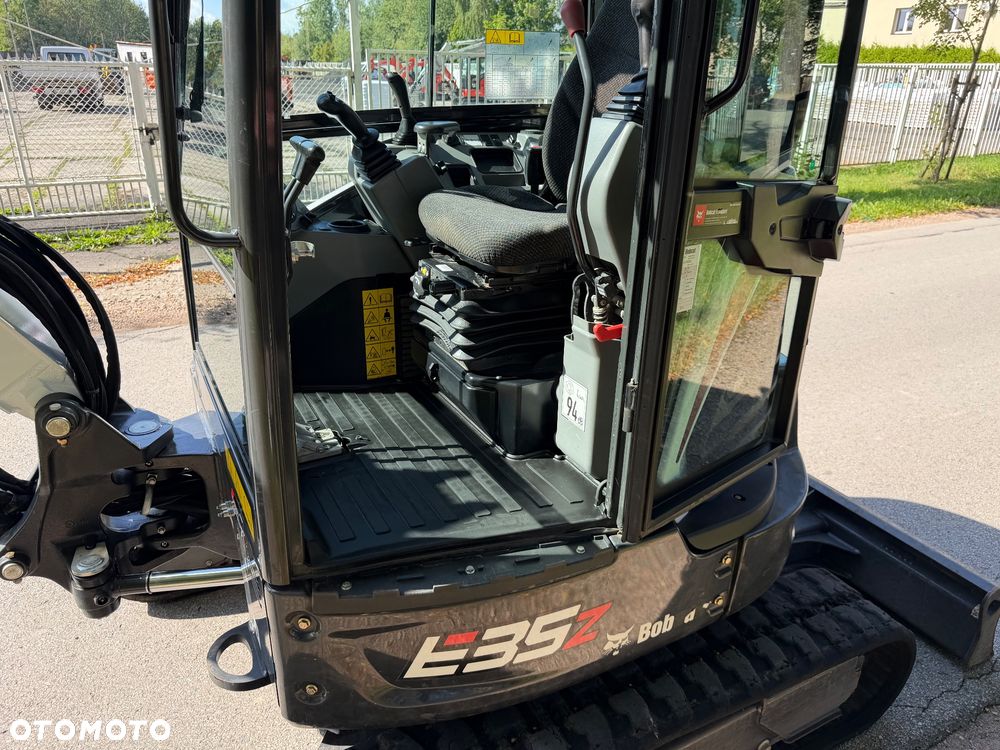 Bobcat Minikoparka E35z - 33