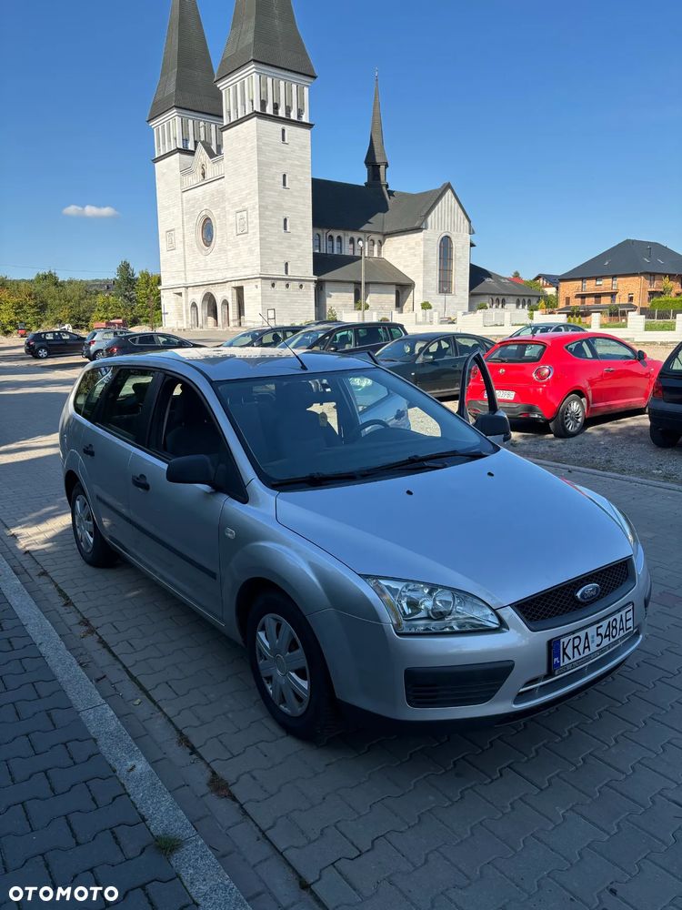 Ford Focus 1.6 Ambiente - 2