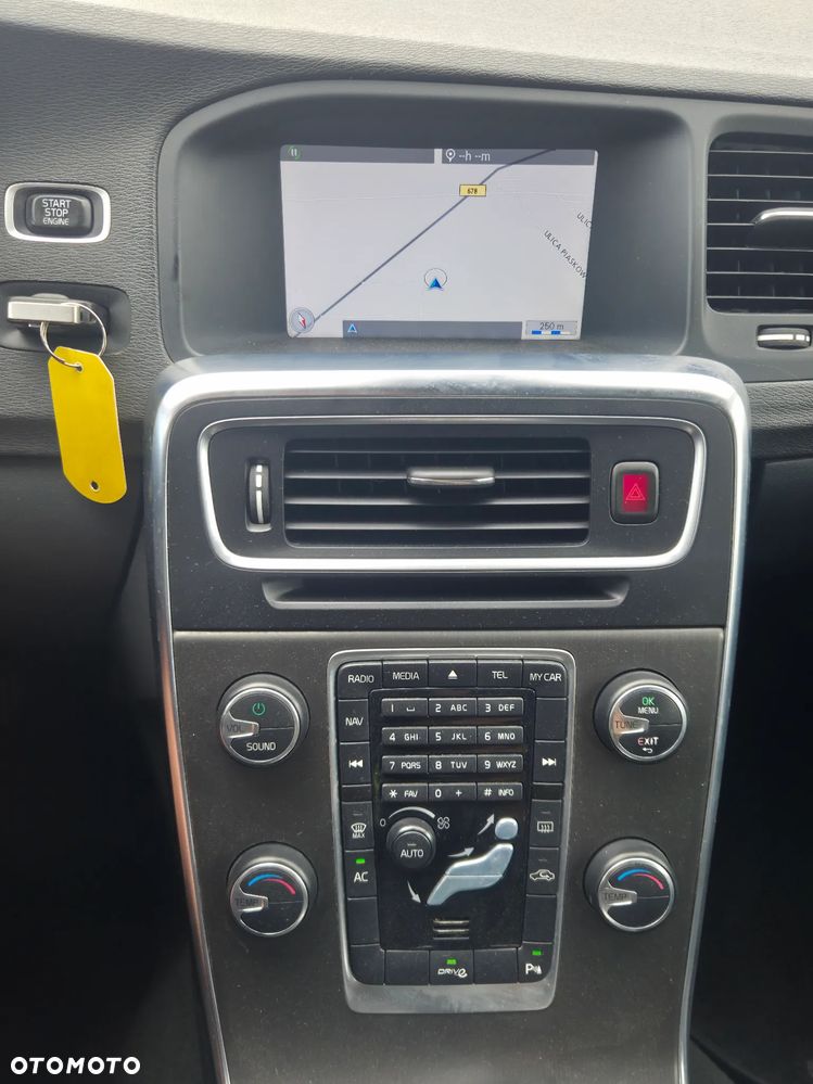 Volvo V60 D3 Momentum - 27