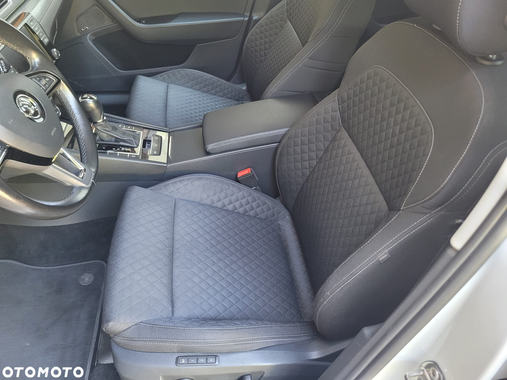 Skoda Superb 2.0 TDI DSG Premium Edition - 32